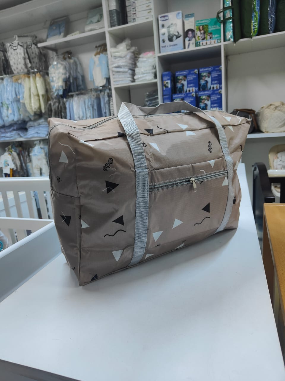Foldable Geometric Travel Duffel Bag with Trolley Sleeve – Lightweight Expandable Weekend Bag