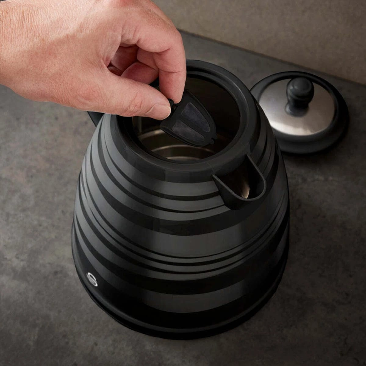 Swan Symphony 1.7L Jug Kettle Black – 3000W Rapid Boil Cordless Kettle