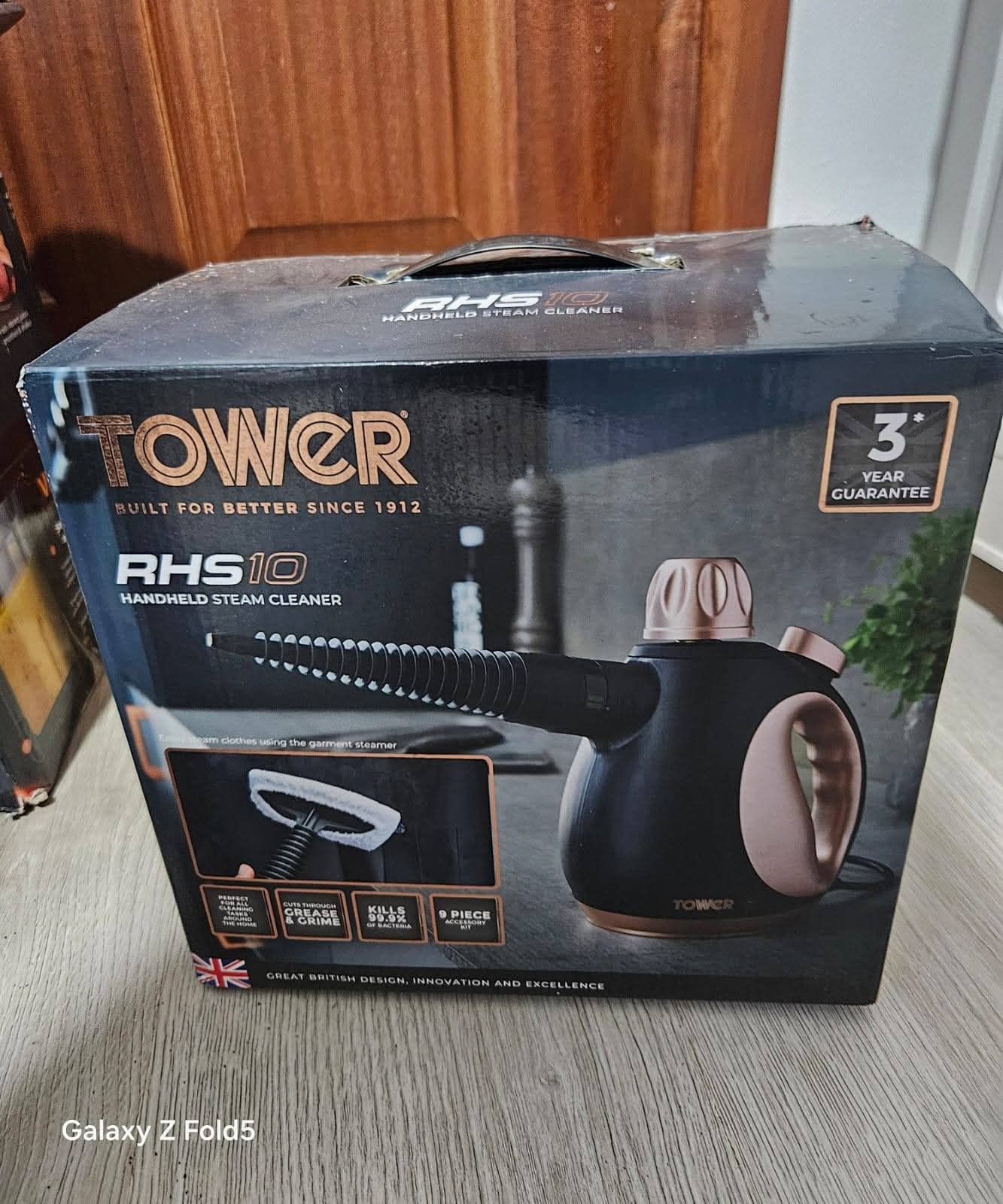 Tower T134000BLG Handheld Steam Cleaner 1050W Fast Heat-Up Black & Rose Gold