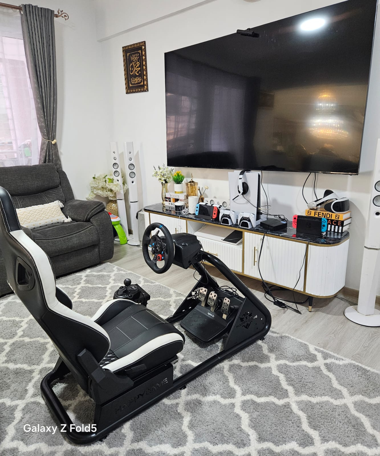 Happygame Racing Simulator Cockpit with Premium Black & White Gaming Seat | Luxehomehub