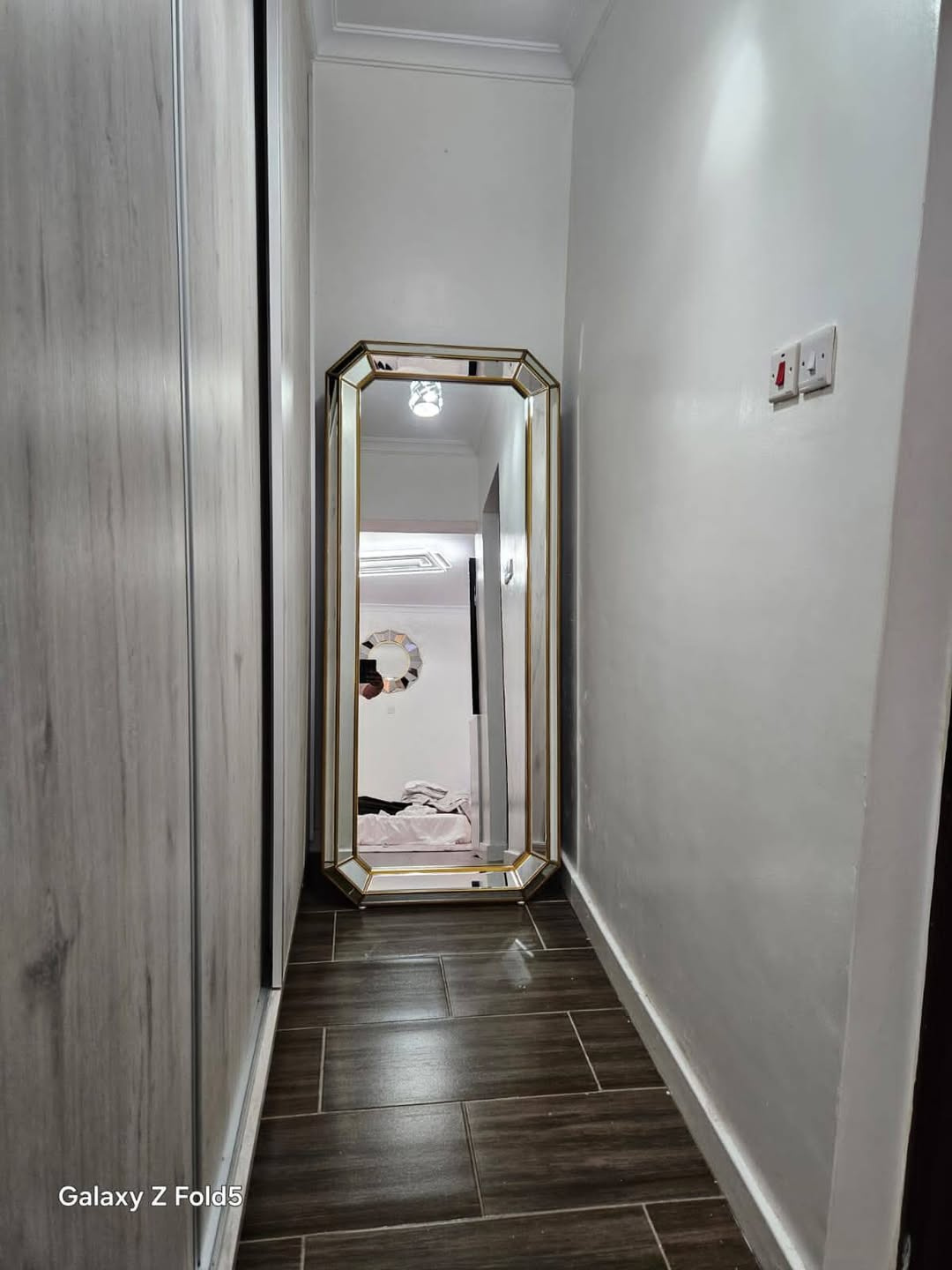 Hanah Home Carlos Gold Full-Length Leaner Mirror – Modern Floor Mirror