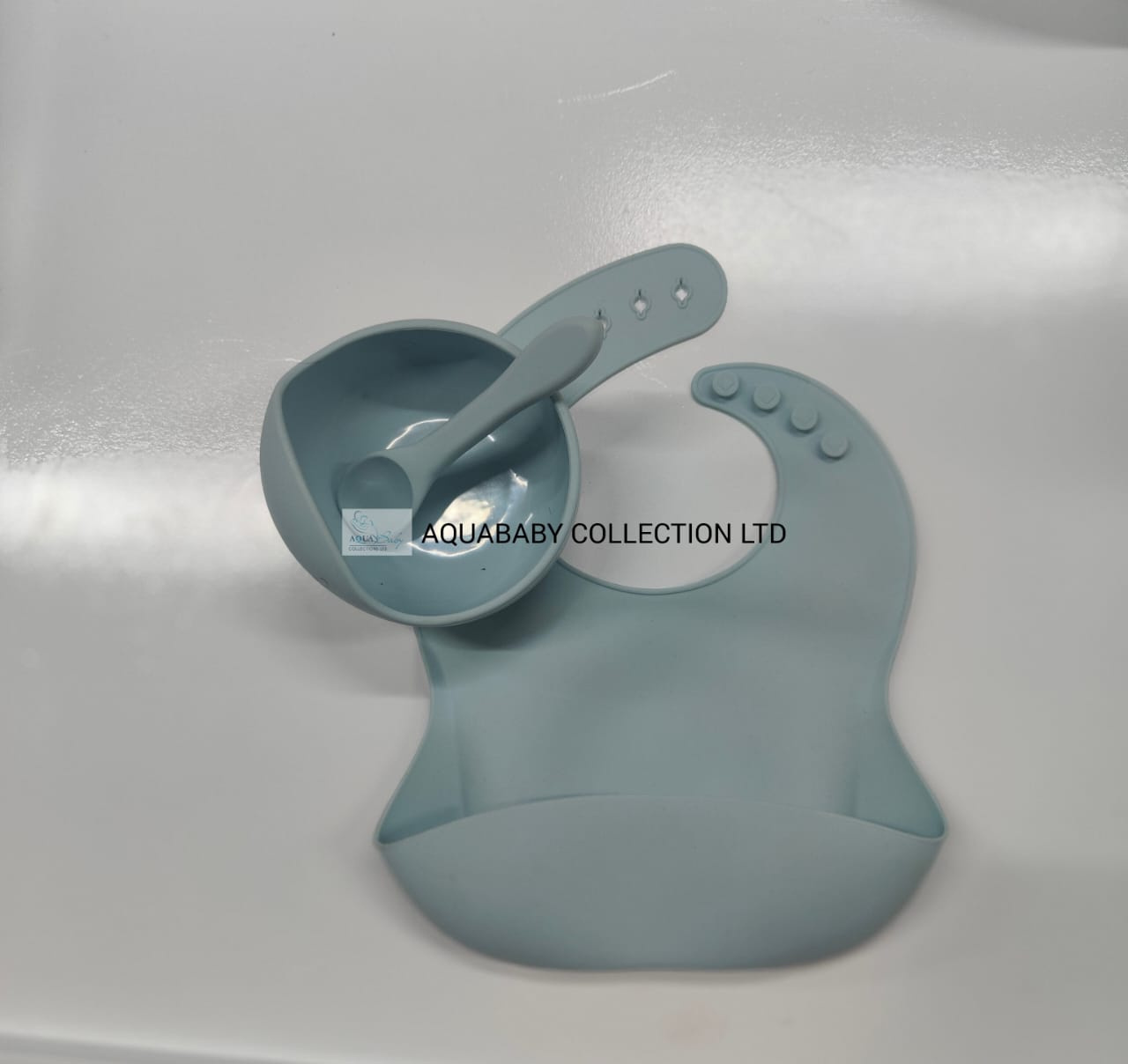 Silicone Baby Feeding Bib with Food Catcher Pocket – Adjustable & Waterproof Toddler Bib